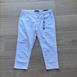 NWT NEW Tahari Hannah Mid-Rise White Capri Pants